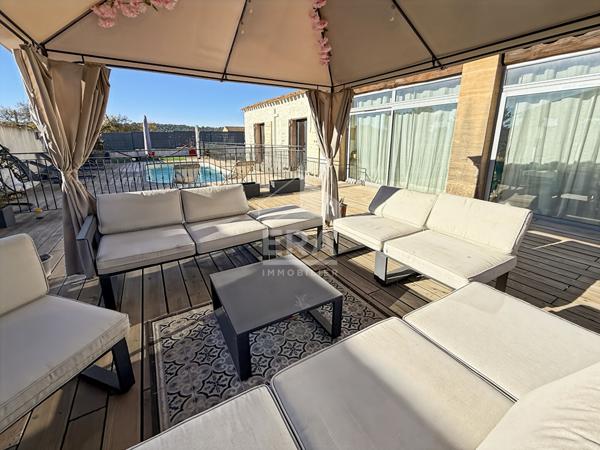 LES PENNES MIRABEAU - Maison T6 R+1 sur une parcelle de 1048m2 avec piscine et garage