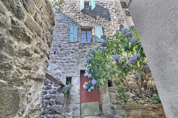 Burzet, maison de village