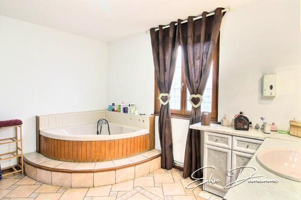 Ancienne grange rénovée - 216 m² habitables sur terrain de 2 456 m²