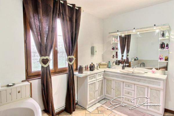 Ancienne grange rénovée - 216 m² habitables sur terrain de 2 456 m²