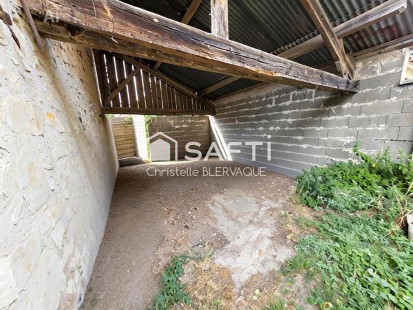 À VENDRE – Grange avec terrain et puits à Mairé (86270)