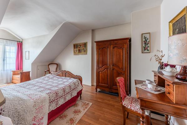 GRANDE DEMEURE BOURGEOISE NON MITOYENNE