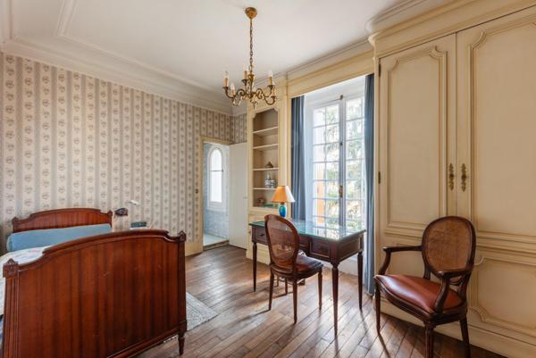 GRANDE DEMEURE BOURGEOISE NON MITOYENNE