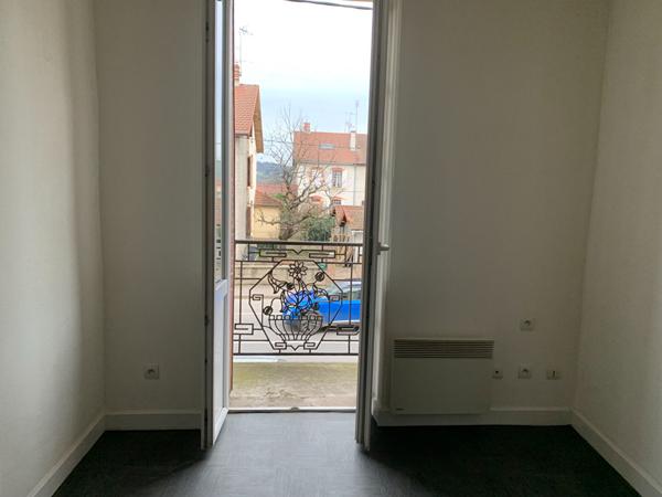 À LOUER ! Appartement F2 rénové avec balcon