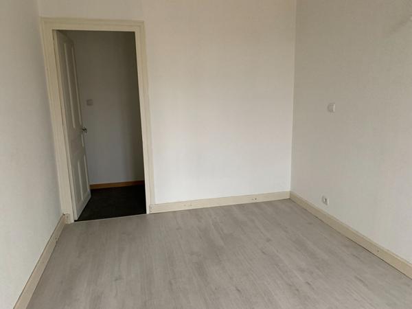À LOUER ! Appartement F2 rénové avec balcon