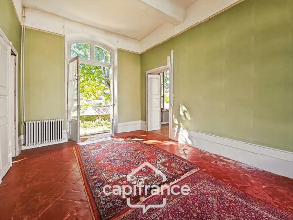 Propriété de caractère au cœur de Layrac 275m² habitable, Garage, jardin et terrain