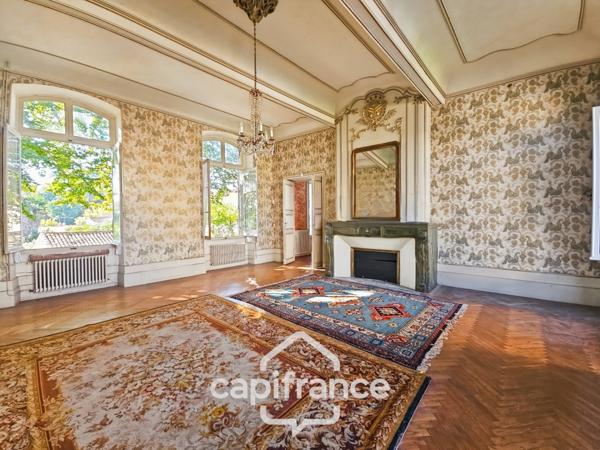 Propriété de caractère au cœur de Layrac 275m² habitable, Garage, jardin et terrain