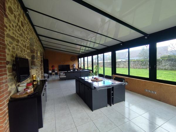 Maison en pierres avec dépendances