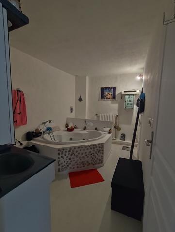 Maison en pierres avec dépendances