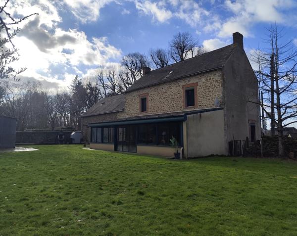 Maison en pierres avec dépendances
