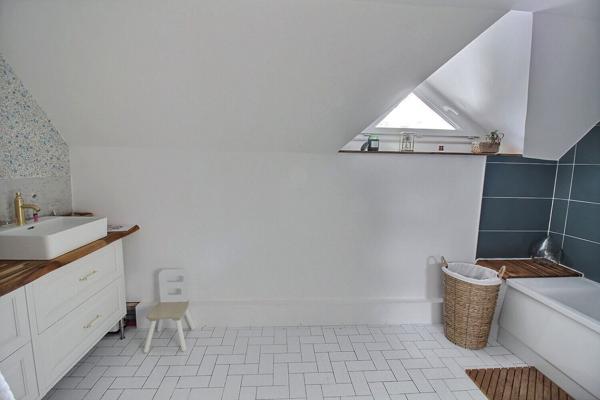 CHARMANTE MAISON DE VILLE REIMS - 4 CHAMBRES - SOUS-SOL - JARDIN