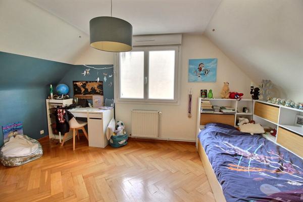 CHARMANTE MAISON DE VILLE REIMS - 4 CHAMBRES - SOUS-SOL - JARDIN