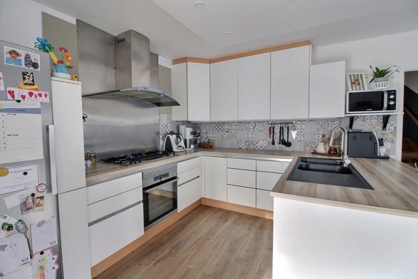 CHARMANTE MAISON DE VILLE REIMS - 4 CHAMBRES - SOUS-SOL - JARDIN