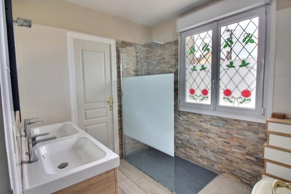 CHARMANTE MAISON DE VILLE REIMS - 4 CHAMBRES - SOUS-SOL - JARDIN