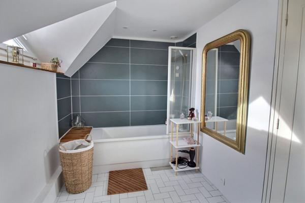 CHARMANTE MAISON DE VILLE REIMS - 4 CHAMBRES - SOUS-SOL - JARDIN