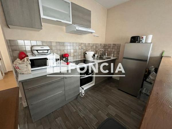 Location Appartement 2 pièces 49.7 m² - 28 RUE DE PARIS Flers 61100