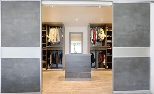 Maison d'exeption en ossature bois d'une surface d'environ 200m², au calme absolu, avec une piscine chauffée et préstations haut de gamme, dans un village prisé à 6km de Vernon