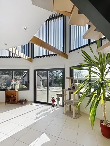 Maison d'exeption en ossature bois d'une surface d'environ 200m², au calme absolu, avec une piscine chauffée et préstations haut de gamme, dans un village prisé à 6km de Vernon