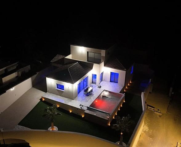 Villa contemporaine 5 pièces 150m²  Piscine chauffée - Garage - Vue panoramique