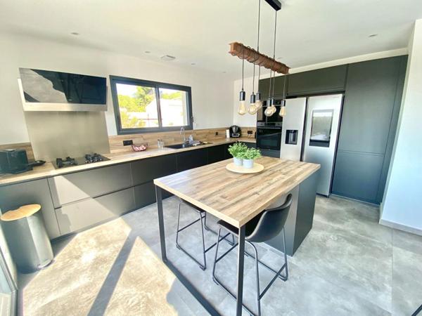 Villa contemporaine 5 pièces 150m²  Piscine chauffée - Garage - Vue panoramique