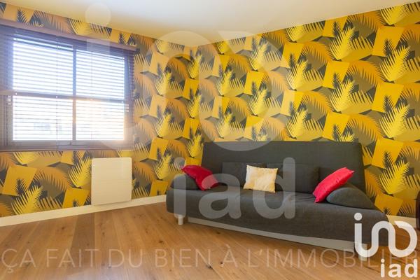 Location appartement 3 pièces 77 m² Paris 19