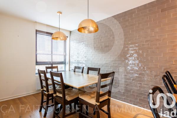 Location appartement 3 pièces 77 m² Paris 19