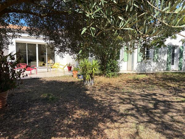 La Flotte , a 2 pas du Port et de la plage maison familiale