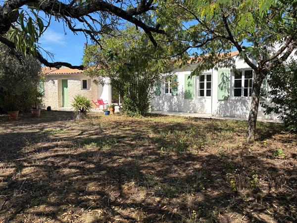 La Flotte , a 2 pas du Port et de la plage maison familiale