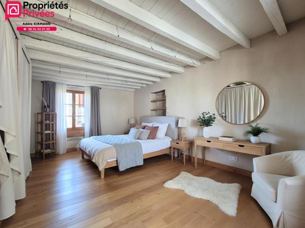 À vendre Collonges 01550 - Maison en pierre rénovée 4 chambres avec jardin et garage