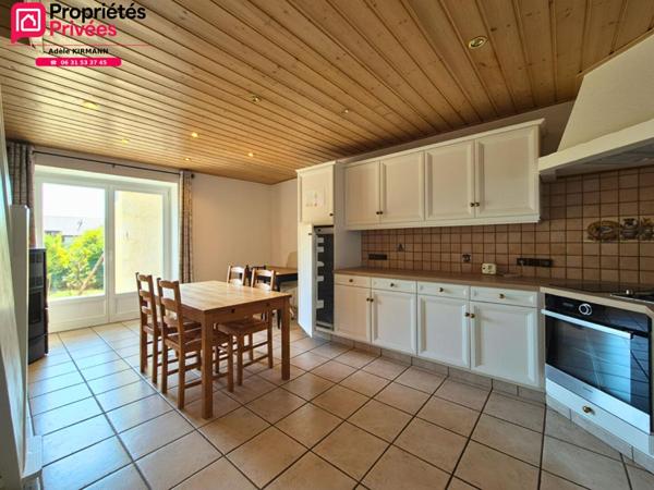 À vendre Collonges 01550 - Maison en pierre rénovée 4 chambres avec jardin et garage