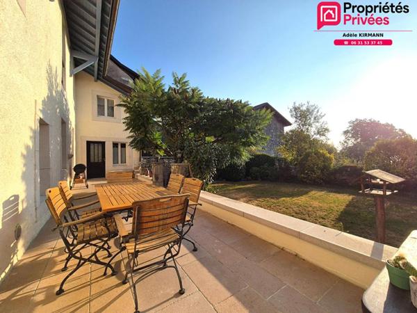 À vendre Collonges 01550 - Maison en pierre rénovée 4 chambres avec jardin et garage