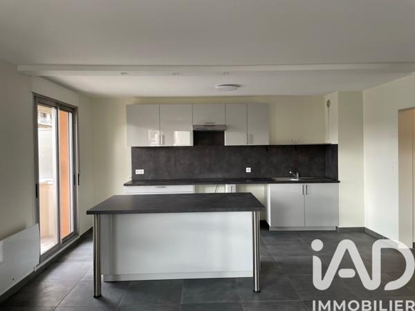 Location appartement 3 pièces 76 m² Planfoy