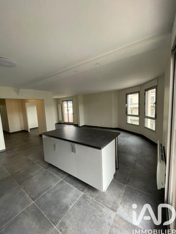 Location appartement 3 pièces 76 m² Planfoy