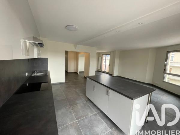 Location appartement 3 pièces 76 m² Planfoy