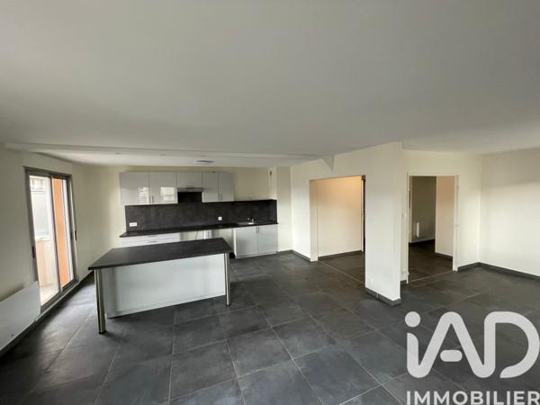 Location appartement 3 pièces 76 m² Planfoy