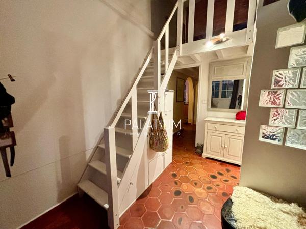 Rare à Port-Grimaud – Appartement 81 m² avec mezzanines en bord de canal