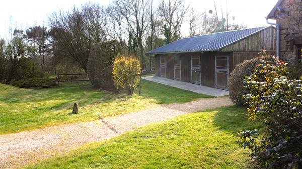 MAGNIFIQUE PROPRIETE EQUESTRE , PLEINE DE CHARME, 10 BOXS.5 hectares