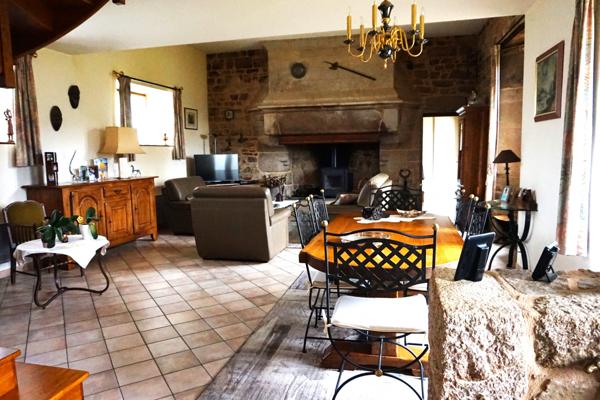 MAGNIFIQUE PROPRIETE EQUESTRE , PLEINE DE CHARME, 10 BOXS.5 hectares