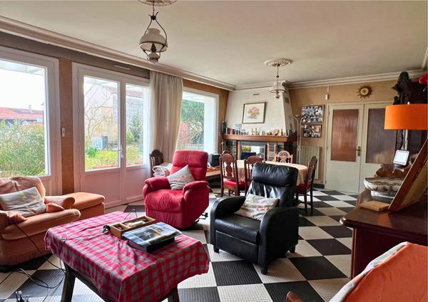 Maison familiale à vendre à Beauvoir-sur-Mer - Beaux volumes et nombreuses dépendances