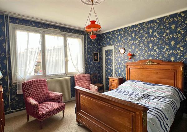 Maison familiale à vendre à Beauvoir-sur-Mer - Beaux volumes et nombreuses dépendances