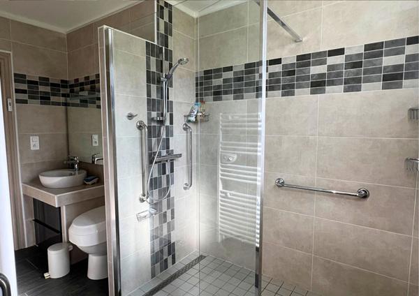 Maison familiale à vendre à Beauvoir-sur-Mer - Beaux volumes et nombreuses dépendances