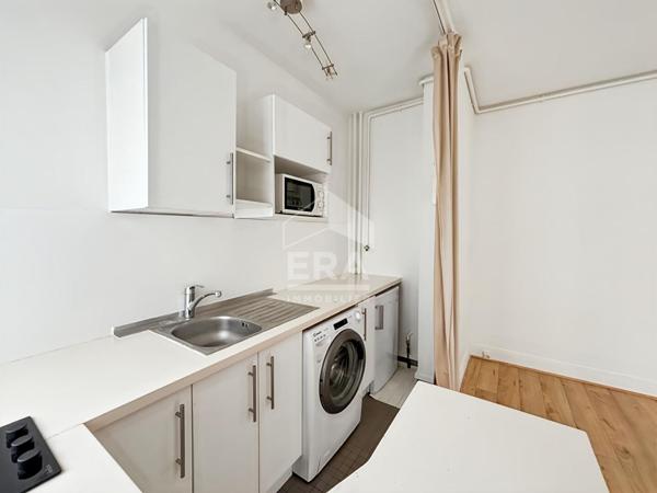 Studio fonctionnel avec balconnet - Adresse recherchée : avenue Victor Hugo