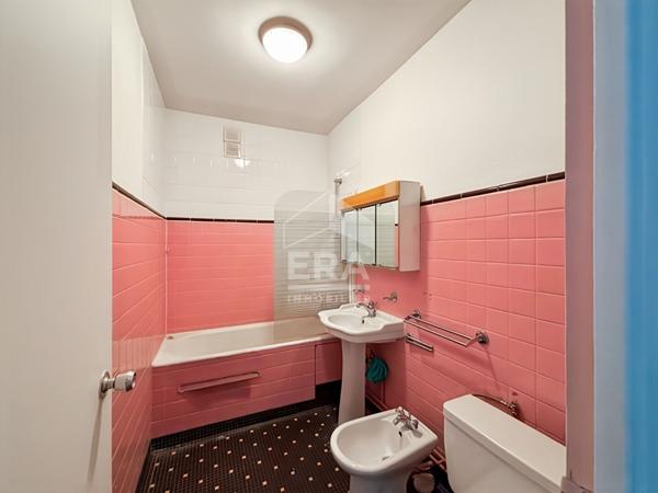 Studio fonctionnel avec balconnet - Adresse recherchée : avenue Victor Hugo
