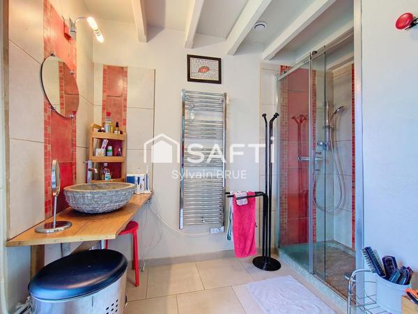 Propriété T6, plain pied 185m² env.