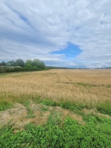 MAGNIFIQUE TERRAIN À BÂTIR AVEC VUE SUR LES CHAMPS, LIBRE DE CONSTRUCTEUR !
