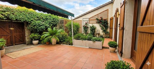 Maison de maître - 8 pièces - 245 m² - Extérieur intime - Studio indépendant - Lézignan-Corbières