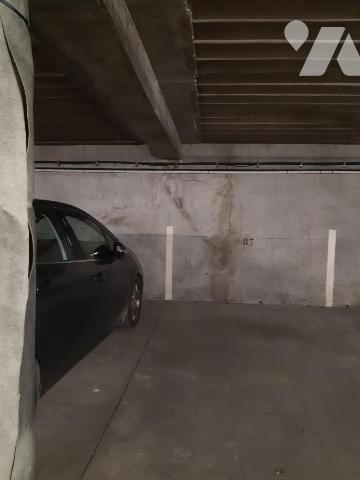 Emplacement de voiture dans un ensemble immobilier, situé à ANGERS.