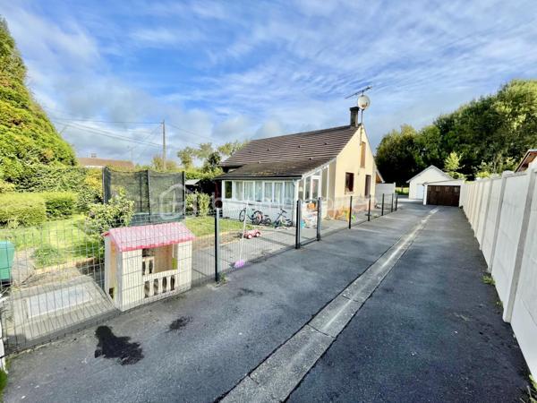 À découvrir sans tarder !

A 15 min de Gisors , Maison édifiée sur un terrain de 450 m² Avec voie d'accès et parking en enrobé privé offrant de beaux volumes et un fort potentiel locatif.

Au rez-de-chaussée, vous trouverez une entrée confortable donnant sur une véranda lumineuse de 12 m², une cuisine spacieuse de 12 m², ainsi qu’un agréable séjour / salle à manger de 30 m². Une chambre de 9 m², une salle d’eau et un WC séparé complètent ce niveau.

À l’étage, la maison dispose de deux chambres mansardées d’environ 13 m² chacune.

Le bien bénéficie également d’un garage de 15 m² et du raccordement au tout-à-l’égout.

Investissement intéressant : maison actuellement louée 650 € par mois.

Idéal investisseur ou premier achat !