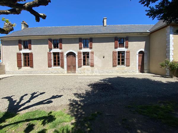 Maison coeur de village avec superbes dépendances