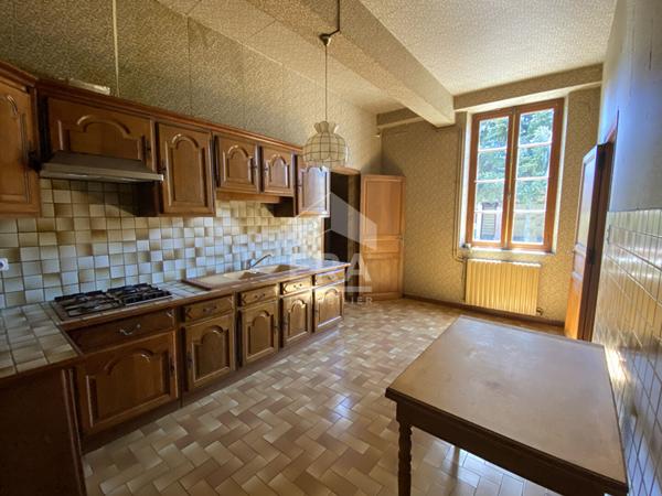 Maison coeur de village avec superbes dépendances